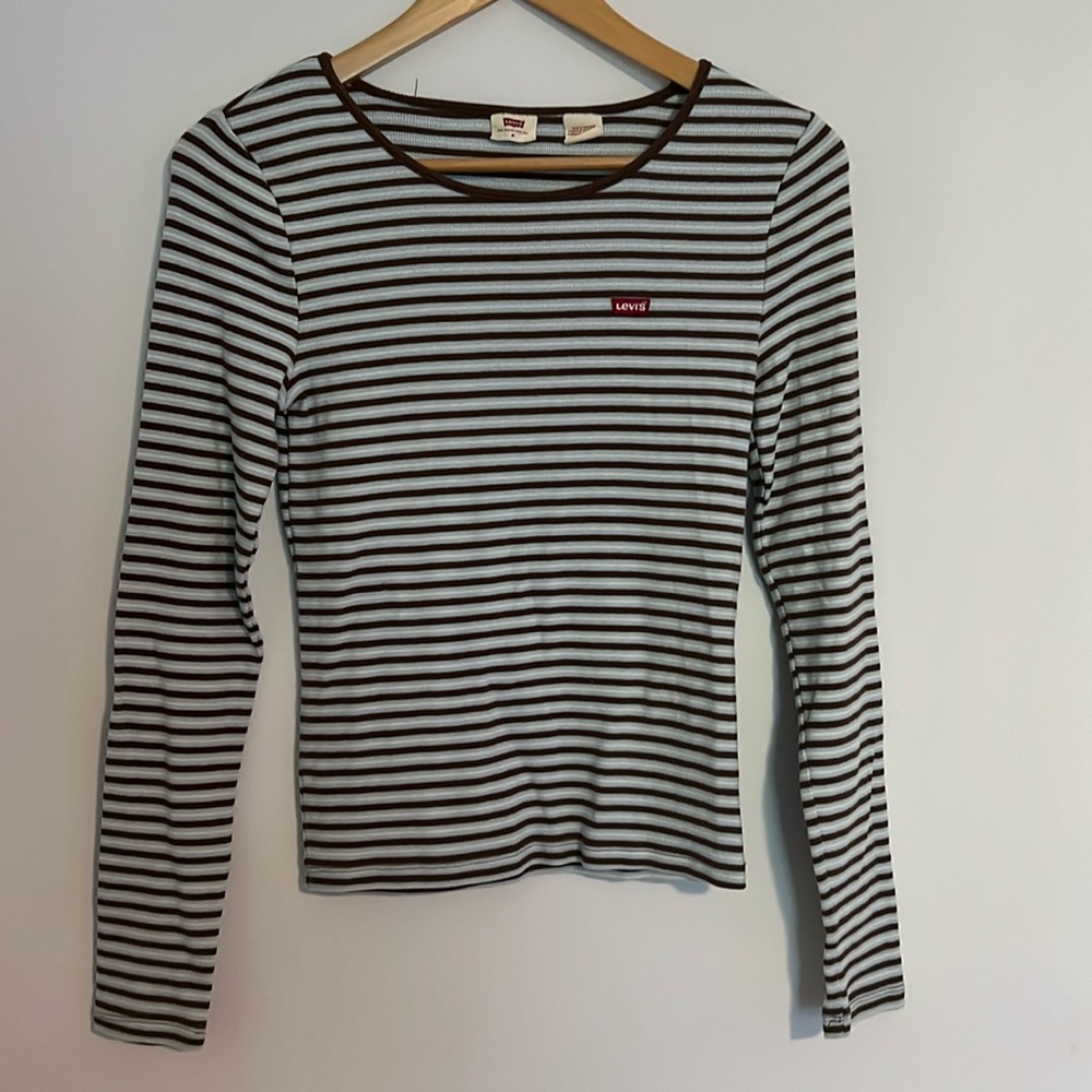 Levi Women’s thermal long sleeve top. Size medium. Very gently worn.